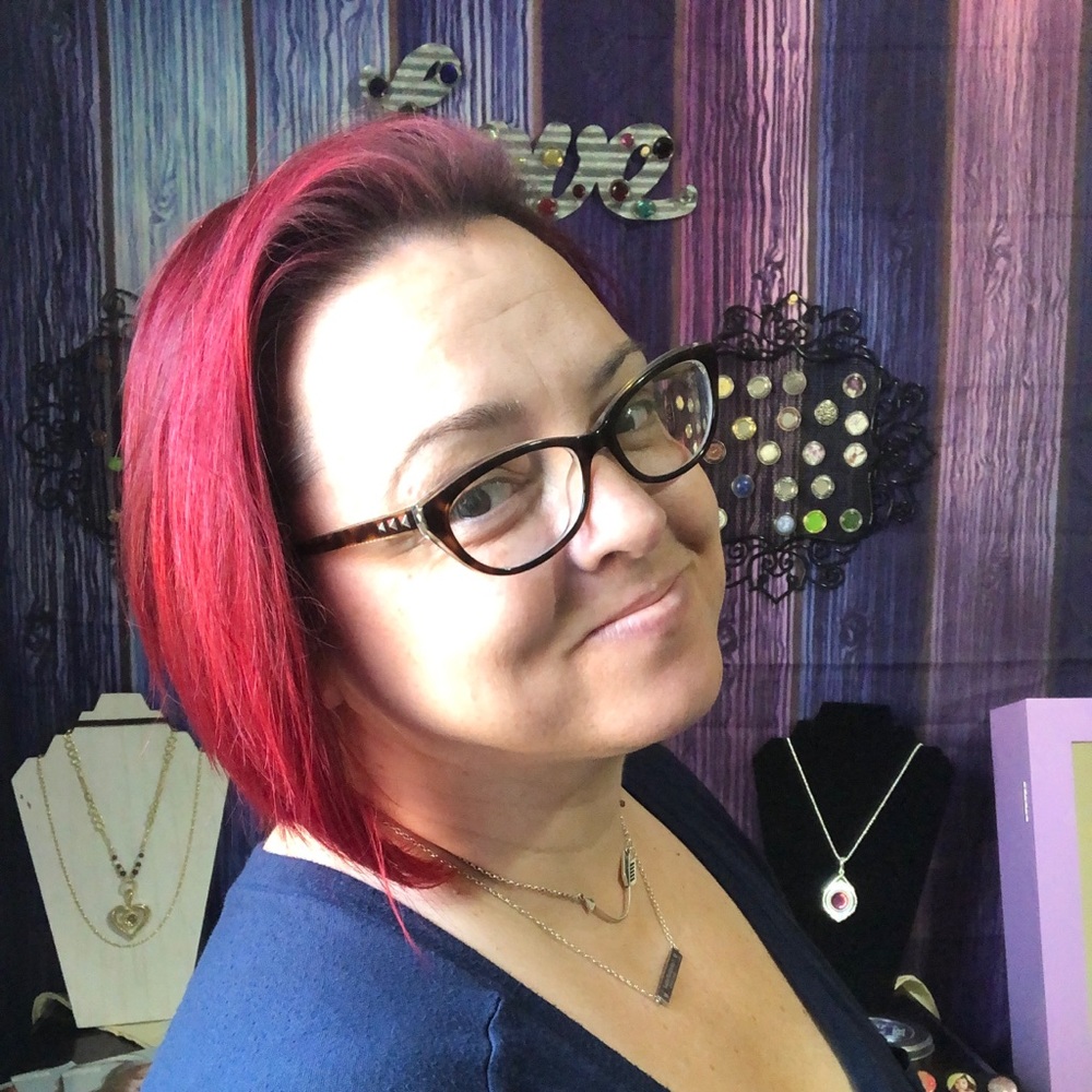 Meet your Posher, Dee
